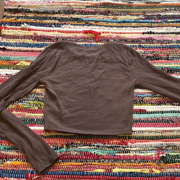 GARAGE light brown long-sleeve cropped tee - Picture 3 of 3